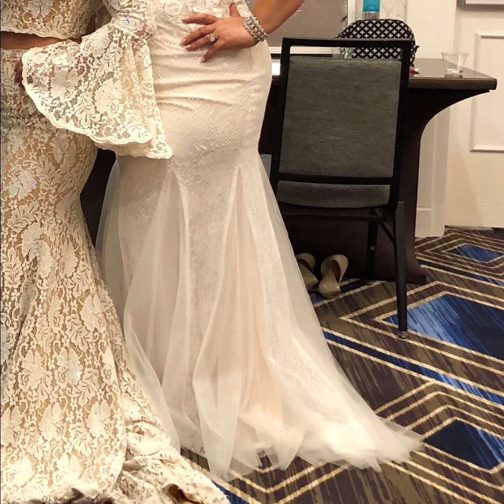 Gown - Picture 4 of 5